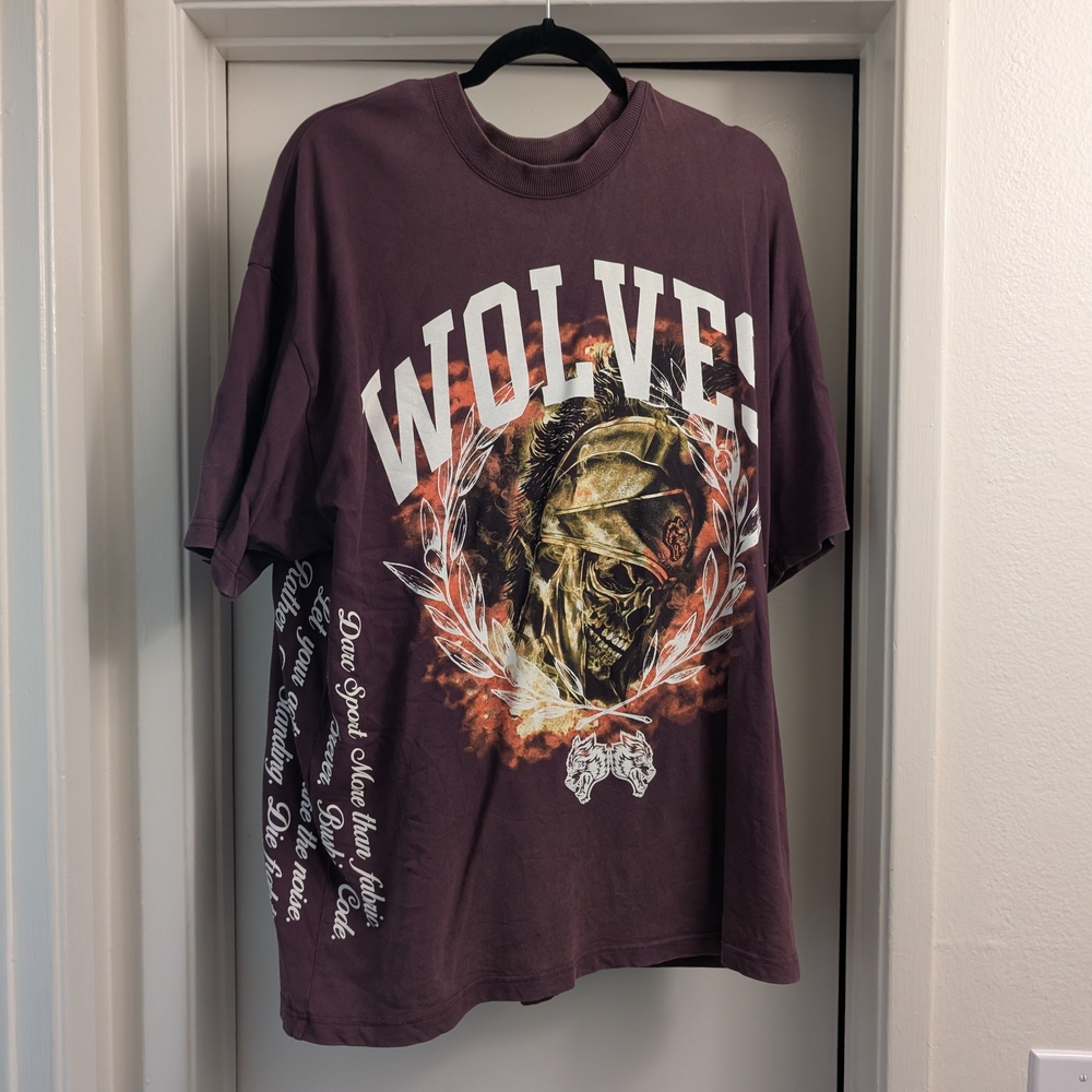 Wolves Graphic T-Shirt - Maroon